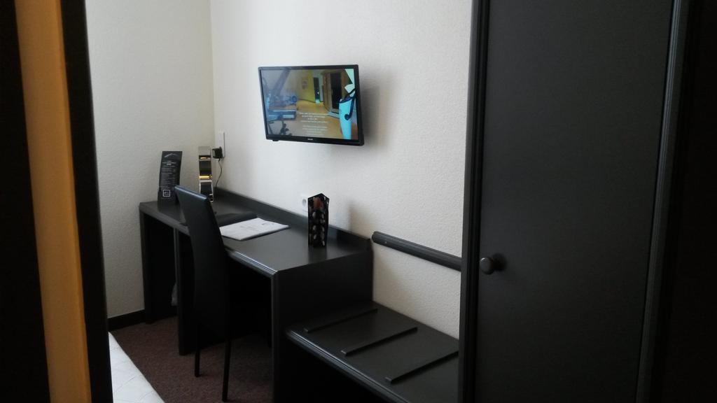 Hotel De La Cloche Dole Szoba fotó