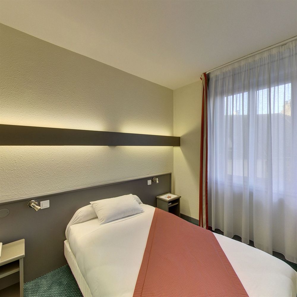Hotel De La Cloche Dole Kültér fotó