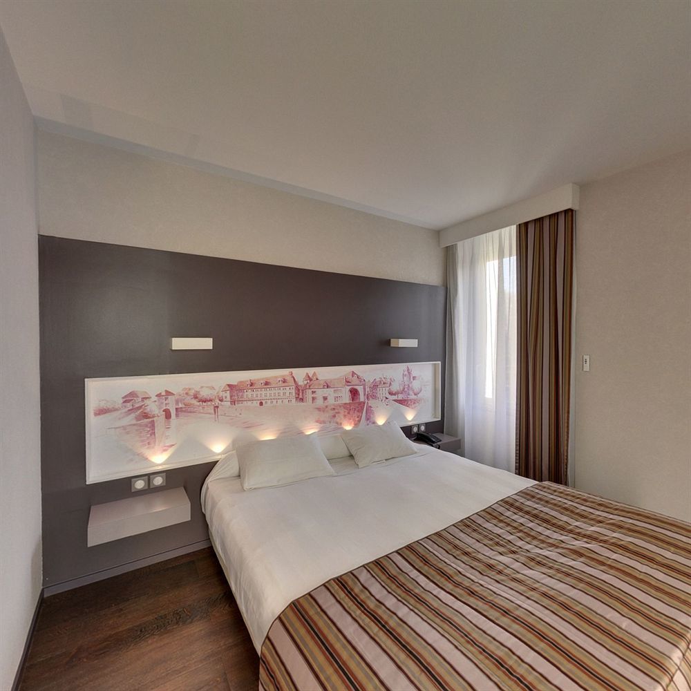 Hotel De La Cloche Dole Kültér fotó