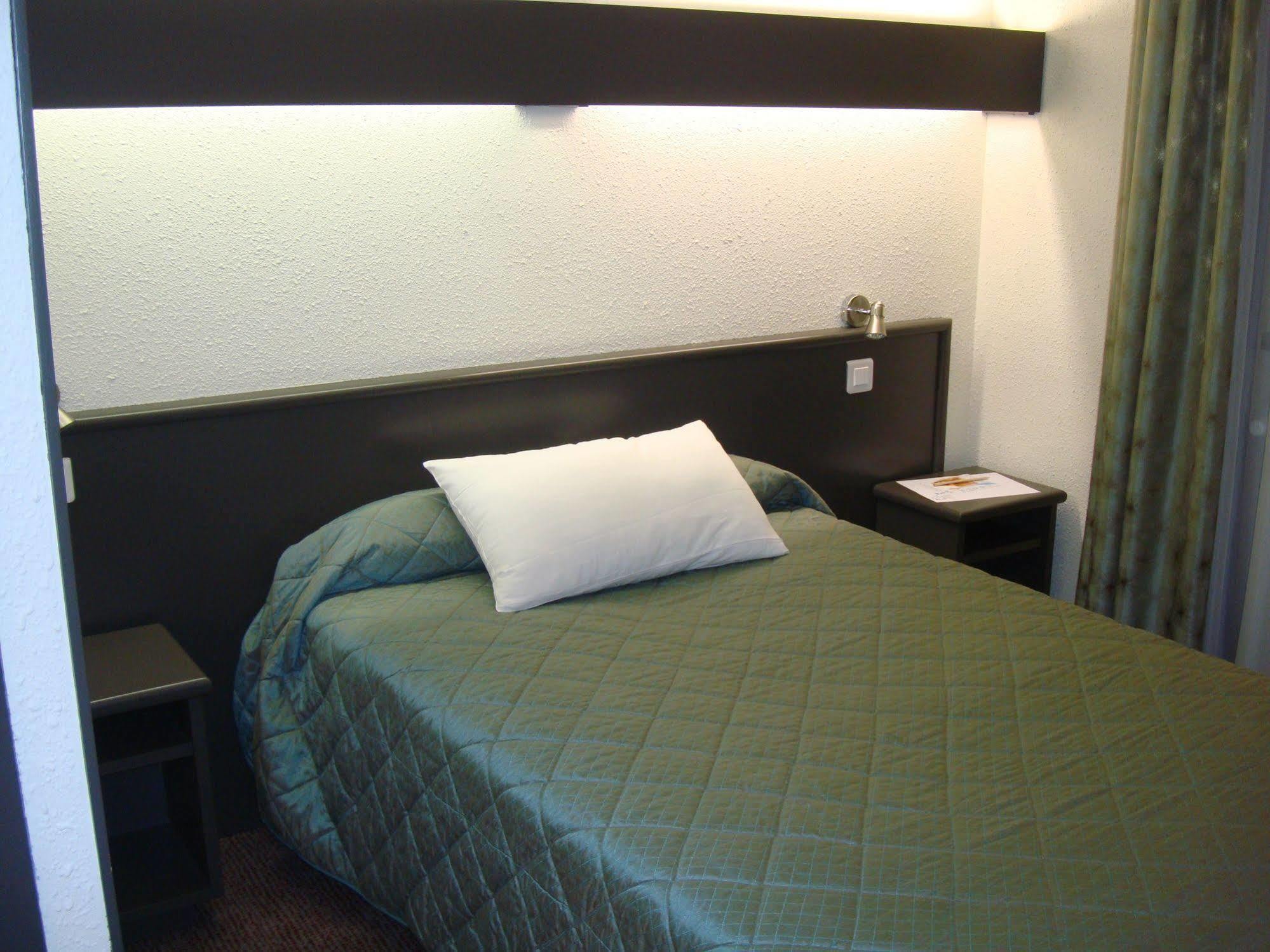 Hotel De La Cloche Dole Kültér fotó