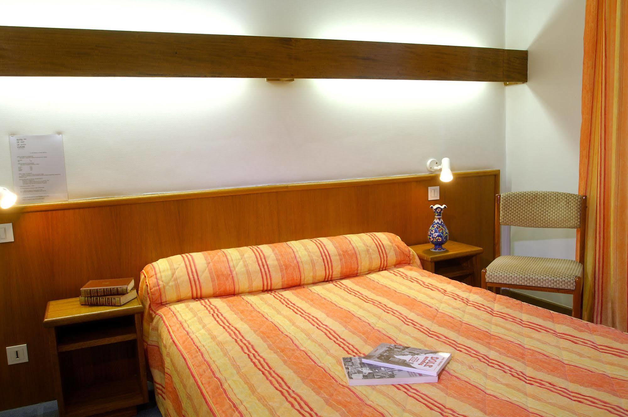 Hotel De La Cloche Dole Kültér fotó