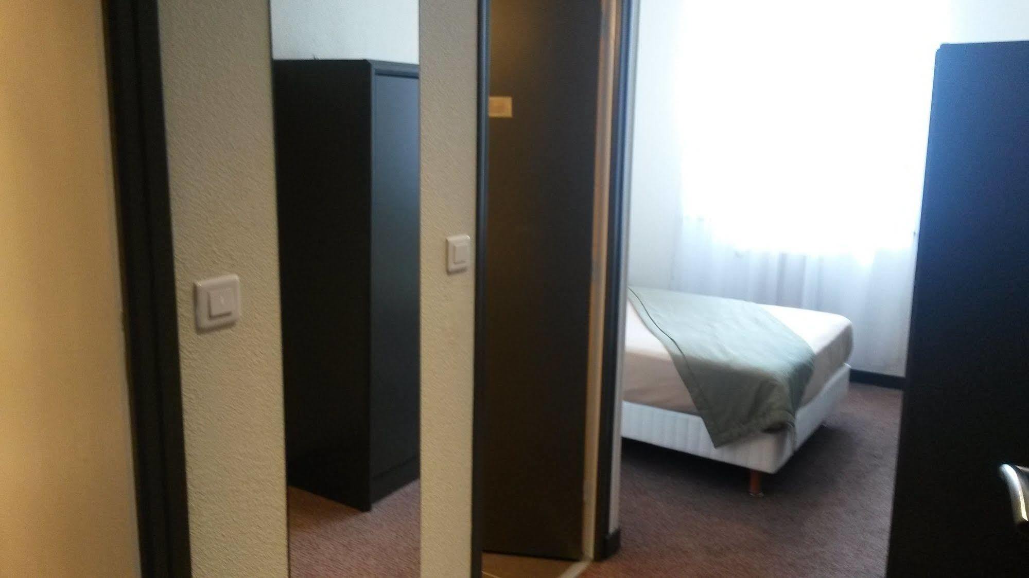 Hotel De La Cloche Dole Kültér fotó